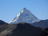 15 Lobuche Kang II From Tong La The first ascent of Labuche Kang II (7072m) in Tibet was carried out by the Swiss Alpine Club expedition with Christian Meillard, Thierry Bionda et Andr Mller reaching the top on April 30, 1995; Simon Perritaz, Andr Geiser and Pierre Robert followed on May 2; finally, Dominique Gouzi, Carole Milz, Heinz Hgli and Doris Lscher succeeded on May 5.